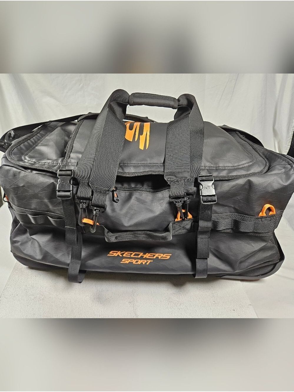 NWOT Skechers Sport 65 L Rolling Duffle / Backpack With Trolley Handle
